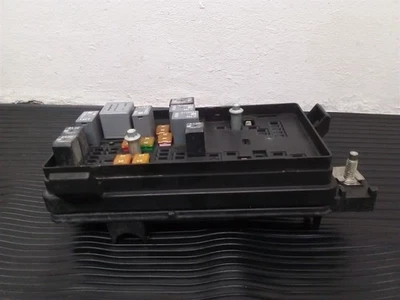2008 Buick Lucerne Cadillac DTS Engine Fuse Relay Box OEM 25920479 - Image 1 of 4