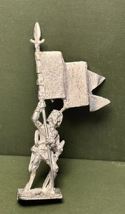 1978 Cast Flag Banner Bearer Lord Of The Rings Mini Figure Fantasy War Game #105 - Picture 1 of 10