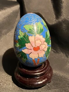 Huevo cloisonné azul fino sobre base de Hong Kong Collector's Estate, post-1940 - Imagen 1 de 7