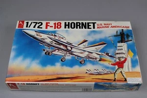 ZF277 Hobbycraft 1/72 maquette avion HC1353 F-18 hornet US navy marine americain - Picture 1 of 9