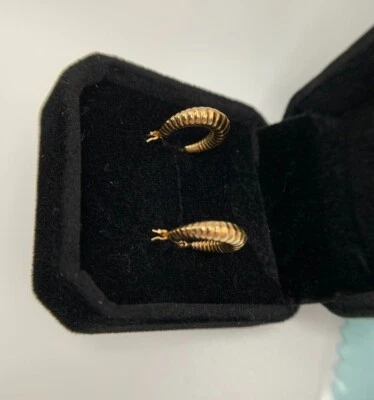 Luxury 14k .585 Gold Ribbed Huggie Hoop Style Earrings FREEgiftbox($3.49value - Image 1 of 4