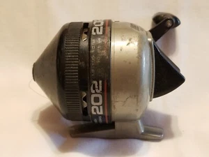 Vintage 1983 Zebco USA 202 Brunswick Automatic Anti Reverse Fishing Reel - Picture 1 of 9