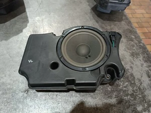Audi Q7 4L Altoparlante Subwoofer Bang & Olufsen Anteriore Sinistro - Foto 1 di 4