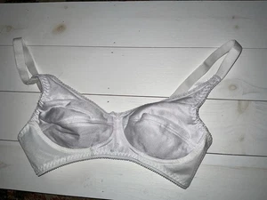 Neu ohne Etikett Naturalwear W84 BH drahtlos Mastektomie weiß Spitze Taschen 32AA - Bild 1 von 3