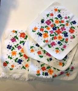 Vintage MCM Washcloths And Hand Towel Bright Flowers Cone Brand - Picture 1 of 9