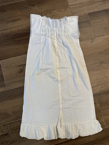 Vtg Ashley Taylor Nightgown Women’s Sz Med Ivory Lace Embroidered Ruffle Cottage - Picture 1 of 12