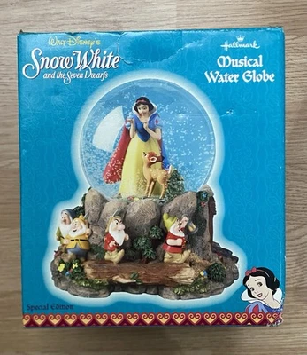 Globo de nieve musical Hallmark Disney Blancanieves y los siete enanitos Heigh-Ho nuevo Foto 1 de 4