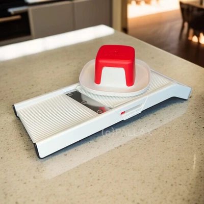 TUPPERWARE D233 MANDO-JUNIOR ROT WEISS REIBE HOBEL - Bild 1 von 2