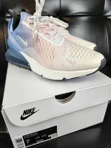 Nike Air Max 270 Womens 7 Brand NIB!! - Picture 1 of 8