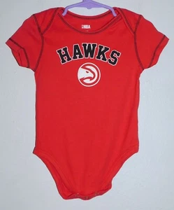 Ropa de una sola pieza de los Atlanta Hawks 18 meses, roja "HALCÓN", NBA - Imagen 1 de 2