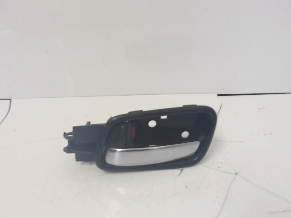 HONDA CR-V MK4 13-18 PASSENGER SIDE REAR N/S/R INTERIOR DOOR HANDLE VS4944 - Image 1 of 4