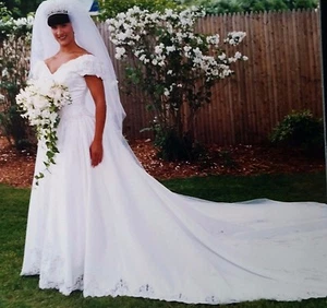 ☆SALE☆EUC☆Carla Bianchi Hand Beaded Cathedral Length Wedding Gown Sz10 & Veil - Picture 1 of 12