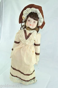 Puppe mit braun beigen Kleid  / Porzellankopf & Stoffkörper / ca. 45 cm - Picture 1 of 6