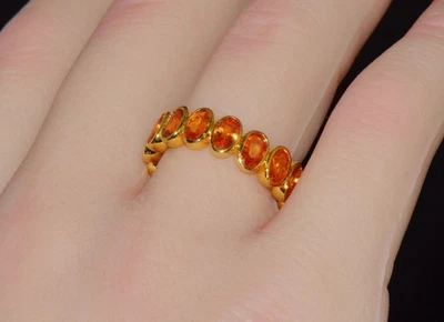Anillo apilable banda de eternidad oro 18K 750 zafiro naranja natural certificado de 5 quilates Foto 1 de 4