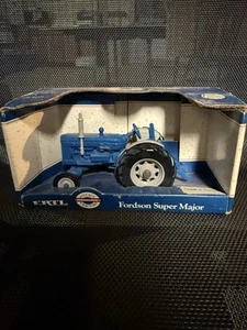 ERTL 1/32 Fordson Super Major Tractor  - Picture 1 of 6