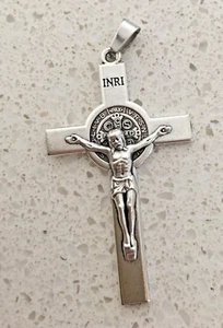 LOVELY RELIGIOUS CRUCIFIX WITH ST. BENEDICT MEDAL 50MM RARE ITALIAN SILVE COLOUR - Picture 1 of 2