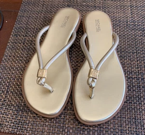 Michael Kors Sandals Slip on between the toe Sz 8 1/2 - Picture 1 of 4