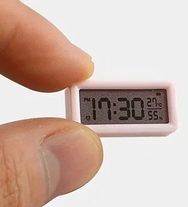 Miniature Dollhouse Pink Alarm Clock 1:12th Scale Miniature Size - Bild 1 von 2