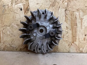 Motosierra de inyección de aire Husqvarna 40 parte 506031304 volante - Imagen 1 de 4