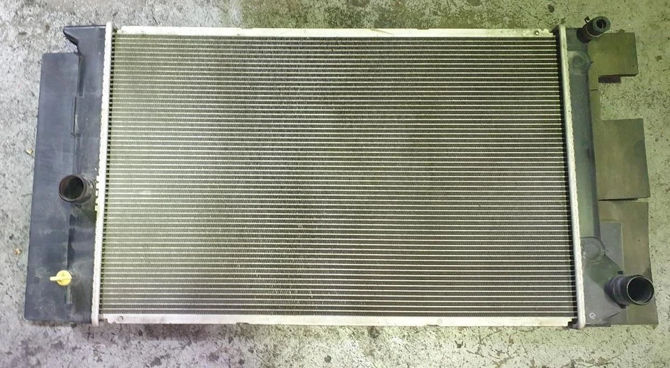 TOYOTA COROLLA ZRE182R HATCH 1.8L AUTO RADIATOR 10/12-06/18 *00001224 - image 1 of 1