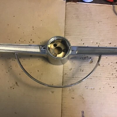 1966 Chevy Bel Air & Biscayne рупорное кольцо OEM  - Изображение 1 из 4