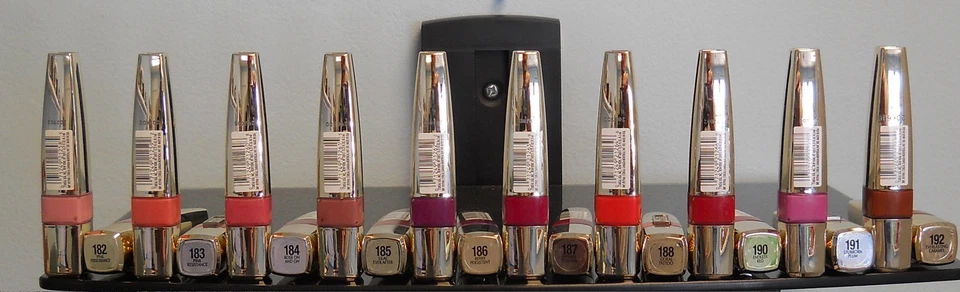 2 L'Oreal of Paris Colour Caresse Wet Shine Lip Stain (Choose Your Color) - Image 1 of 1