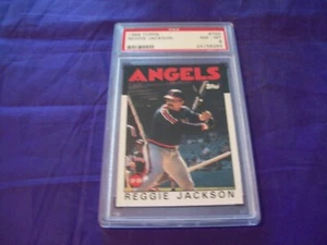 1986 TOPPS #700 REGGIE JACKSON PSA 8 - Foto 1 di 2