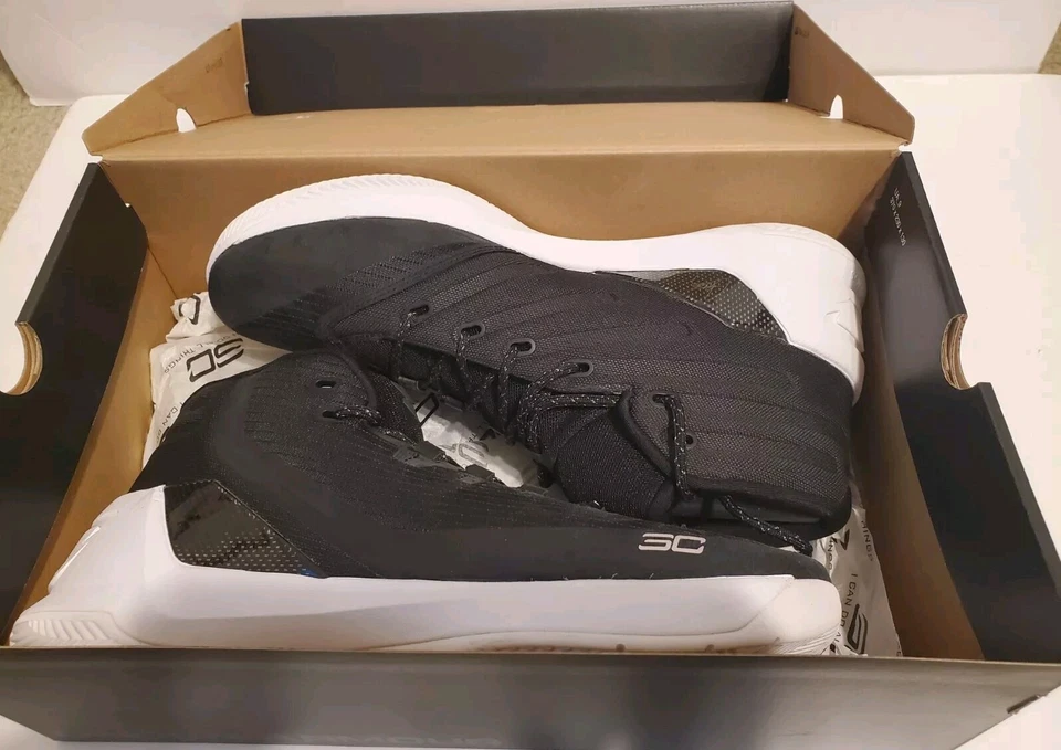 Tamanho 12 - UA Curry 3 Nova Caixa Original Preto E Branco  - Imagem 1 de 1