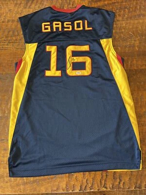 Camiseta firmada por Pau Gasol de los United Ballers certificado de autenticidad PSA/ADN autografiada de los Lakers España Foto 1 de 4