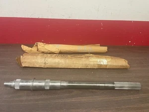 CHEVY GM SAGINAW 4 SPEED TRANSMISSION MAIN SHAFT NOS 725 - Picture 1 of 3