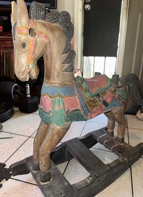 Caballo mecedor tallado en madera DE COLECCIÓN Foto 1 de 4