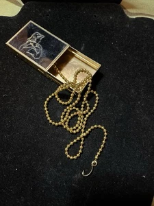 Vintage Zip Aid Zip Her Zipper Pull Helper Anziehhilfe 24" goldfarbene Kette - Bild 1 von 3