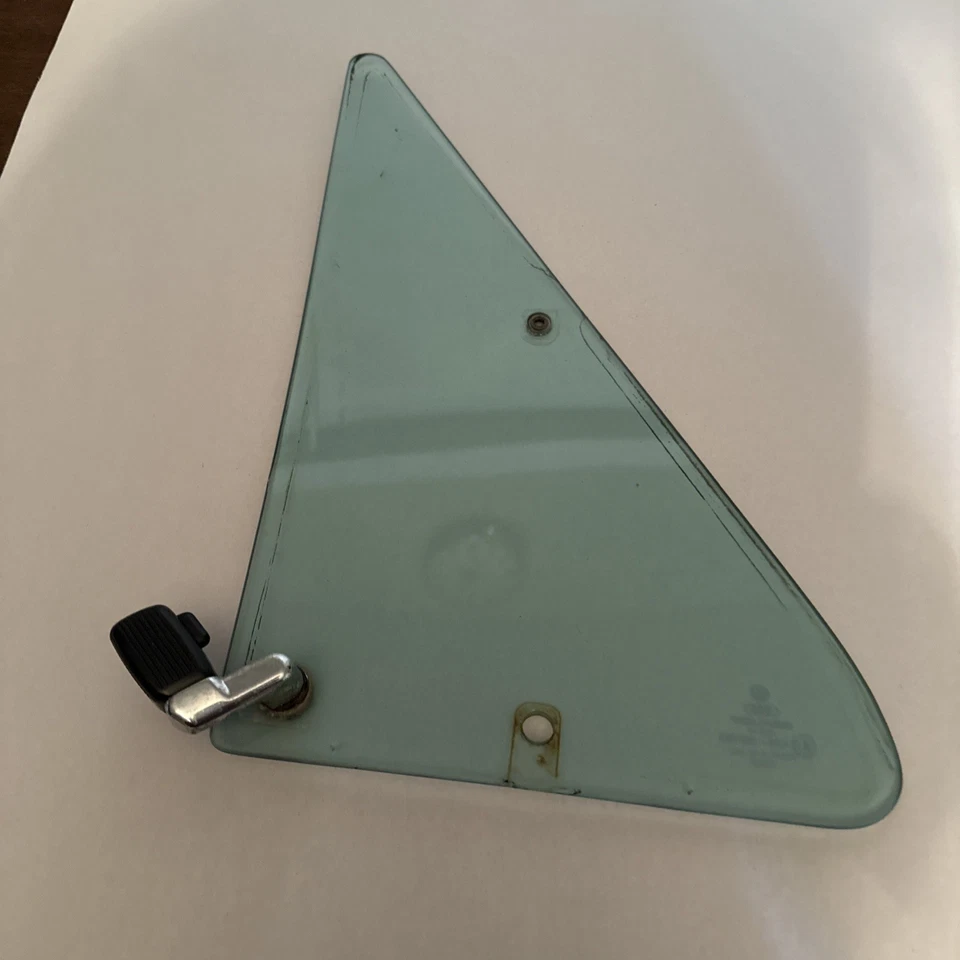 VOLKSWAGEN VANAGON 1981-1991 ESQUINA DELANTERA IZQUIERDA VENTILACIÓN VENTANA CRISTAL OEM U015 Foto 1 de 4