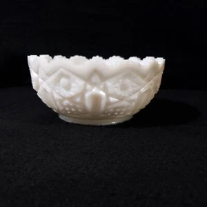 L E Smith Milk Glass Heritage Quilted Pattern Nappy Candy Bowl Westmoreland Vint - Picture 1 of 13