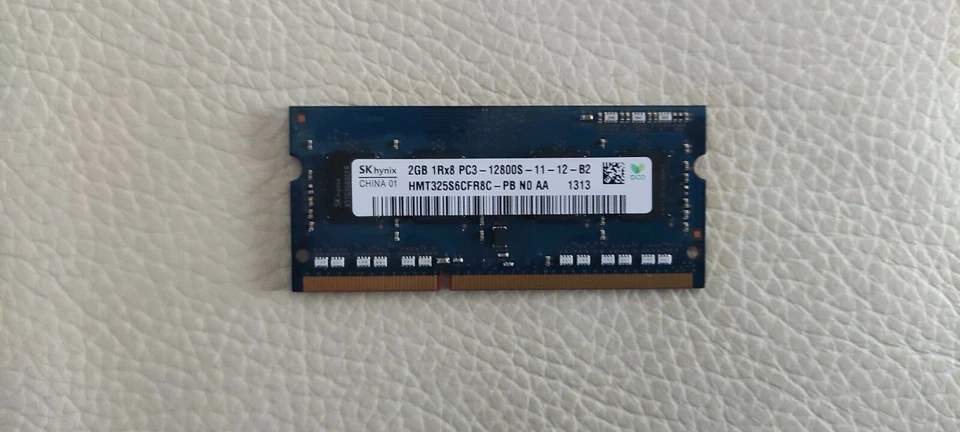 Ram sodimm 2gb ddr3 1600mhz PC3-12800S Hynix HMT325S6CFR8C-PB per notebook - Immagine 1 di 1