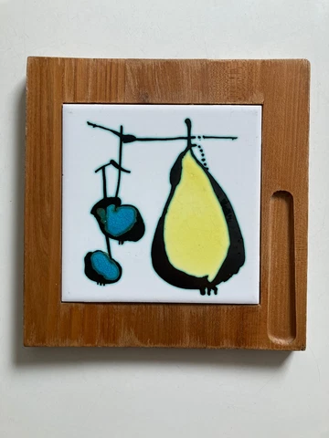 VINTAGE ANNE WYNN REEVES JOHNSON BROTHERS FRUIT / PEAR TILE TRIVET Cover