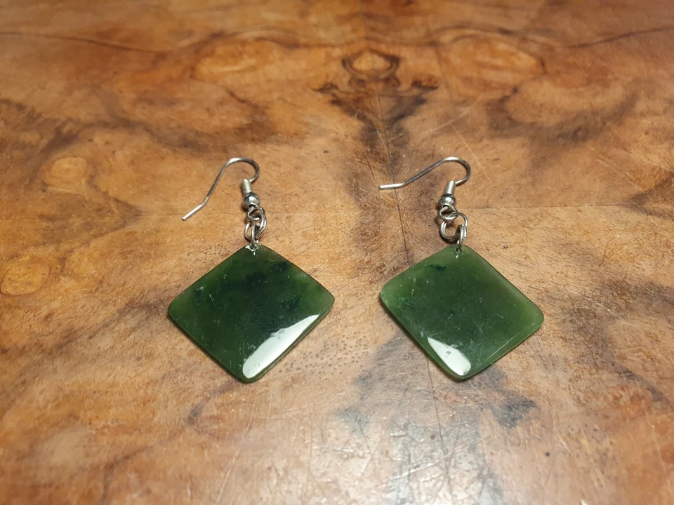 Echte polierte Jade-Ohrringe. 2 cm flache Quadrate. Fantastischer Zustand. - Bild 1 von 4