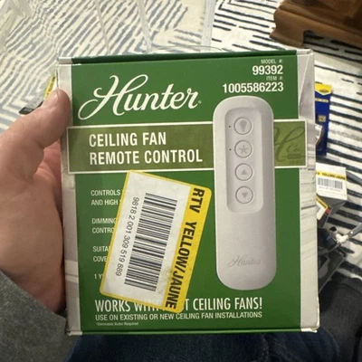 Ventilador de techo Hunter Universal de 3 velocidades con clasificación de humedad con control remoto portátil blanco Foto 1 de 4