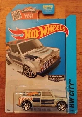 Mini van Austin 2013 Zamac HW City '67 plateada Hot Wheels Foto 1 de 4