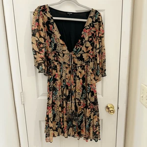 Love Sam Anthropologie geblümtes Minikleid Größe Medium hellbraun mehrfarbig tiefer Ausschnitt - Bild 1 von 8
