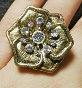 Vtg Gold-Tone Metal Clear Rhinestones Flower Stretch Ring Size 9 Unstretched - Bild 1 von 6