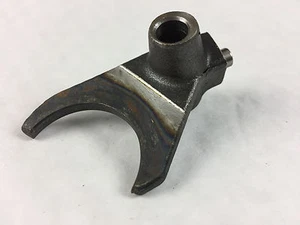 Nuevo brazo de horquilla selector de engranajes genuino Aprilia Rotax 4th-5th AP0258775 - Imagen 1 de 5