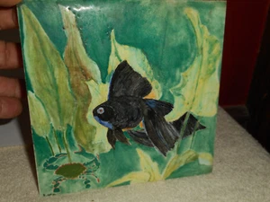 Vintage Art Tile Ceramic Hand Painted Nautical CRAB BLACK FISH WHEELING CUSHING - Picture 1 of 11