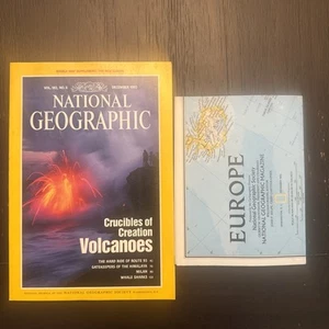 December 1992 National Geographic Magazine "Crucibles of Creation Volcanoes" - Bild 1 von 5