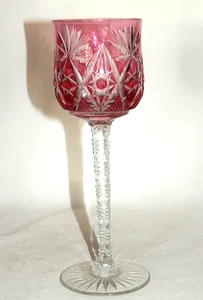 Baccarat Kristall Römer Überfang himbeerrot gezahnter Schaft Bodenstern Weinglas - Picture 1 of 13