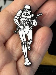 Vintage 1994 Star Wars - Stormtrooper Running RARE HTF Disney Pin 66433 LFL - Picture 1 of 2
