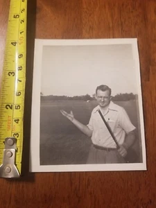 RARE OLD VINTAGE PHOTO MAN ON GOLF COURSE HOLDING CLUBS - Imagen 1 de 1