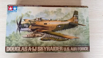 Douglas A-1j Skyraider U.S. Air Force 1:48 Plastic Model Kit TAMIYA - Immagine 1 di 4
