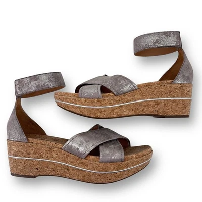 Sandalias de cuña Johnston & Murphy Gigi de cuero plateado envejecido para mujer talla 9,5 Foto 1 de 4