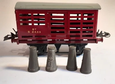 VINTAGE HORNBY  O GAUGE - 8T MILK TRUCK S2435 WITH 4 CHURNS - RED/GREY ROOF - Image 1 of 4